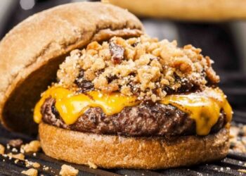 Hamburgueria oferece novidades no cardápio e descontos em pedidos por delivery