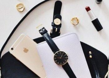 Marca de acessório feminino promove desfile online