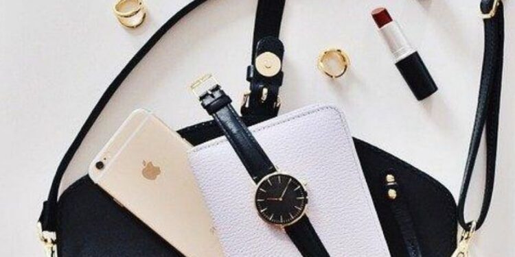 Marca de acessório feminino promove desfile online