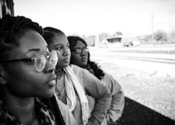 Programa seleciona mães da periferia para aprenderem profissões digitais