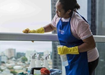 Aprenda como utilizar produtos de limpeza da maneira correta