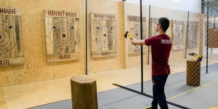 Hatchet House na Vila Olímpia reabre com novas normas de segurança