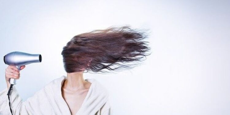 Marca lança produtos para ajudar na eliminação do frizz