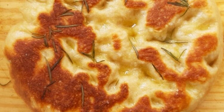 Chef Gui Cardadeiro ensina receita de Pão de Frigideira