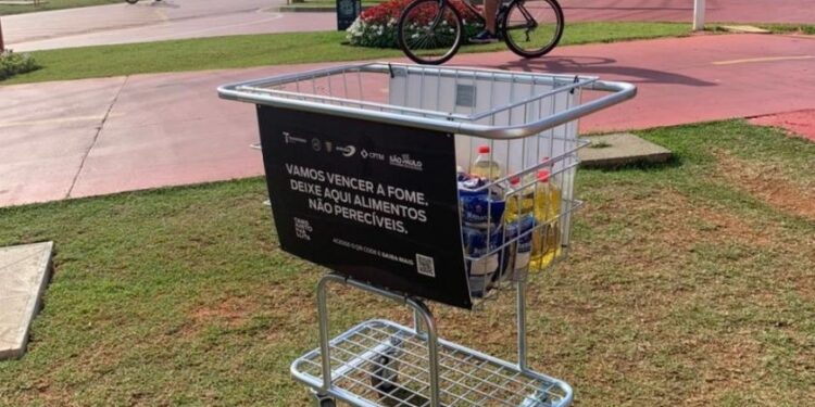 Ação de arrecadação de alimentos na Ciclovia Rio Pinheiros em prol de entidades  assistidas pelo Fundo Social São Paulo